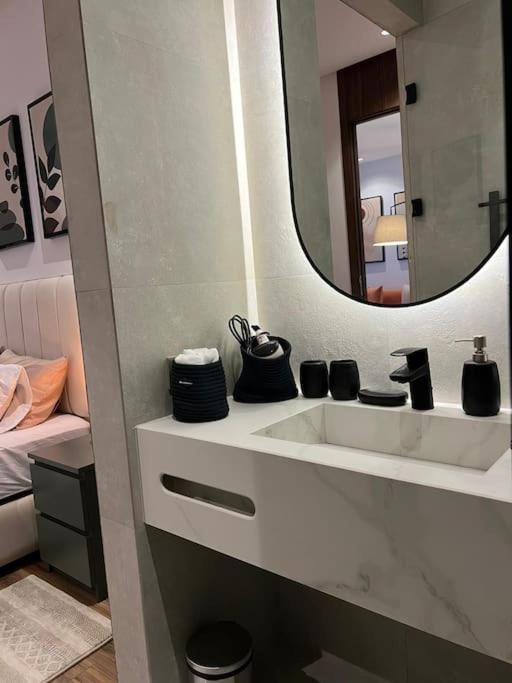 Luxury So Stylish & Bright Au Coeur De Pres De Carrefour Et 3 Min De La Gare Ferroviere Oasis Apartment Casablanca