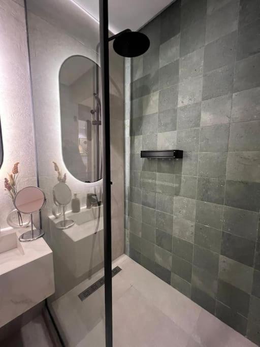 Luxury So Stylish & Bright Au Coeur De Pres De Carrefour Et 3 Min De La Gare Ferroviere Oasis Apartment
