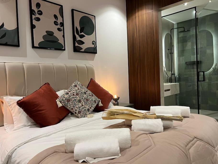 Luxury So Stylish & Bright Au Coeur De Pres De Carrefour Et 3 Min De La Gare Ferroviere Oasis Apartment Casablanca