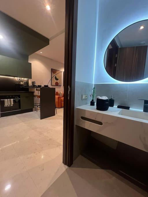 Luxury So Stylish & Bright Au Coeur De Pres De Carrefour Et 3 Min De La Gare Ferroviere Oasis * Casablanca