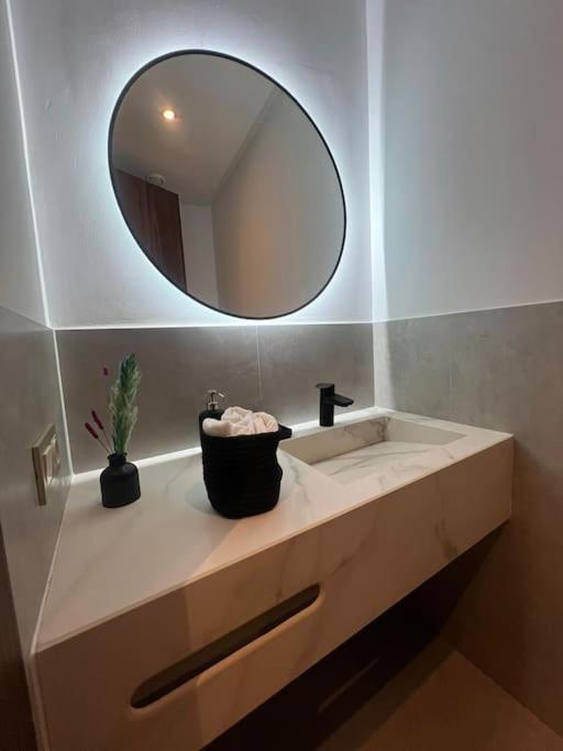Luxury So Stylish & Bright Au Coeur De Pres De Carrefour Et 3 Min De La Gare Ferroviere Oasis Apartment