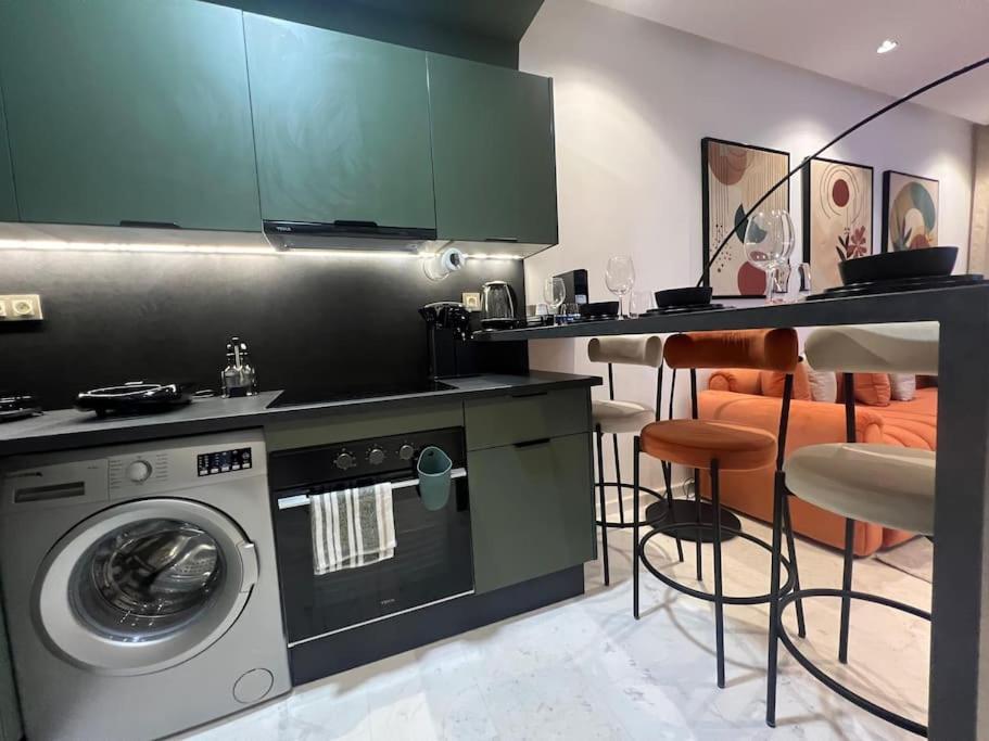 Luxury So Stylish & Bright Au Coeur De Pres De Carrefour Et 3 Min De La Gare Ferroviere Oasis * Casablanca